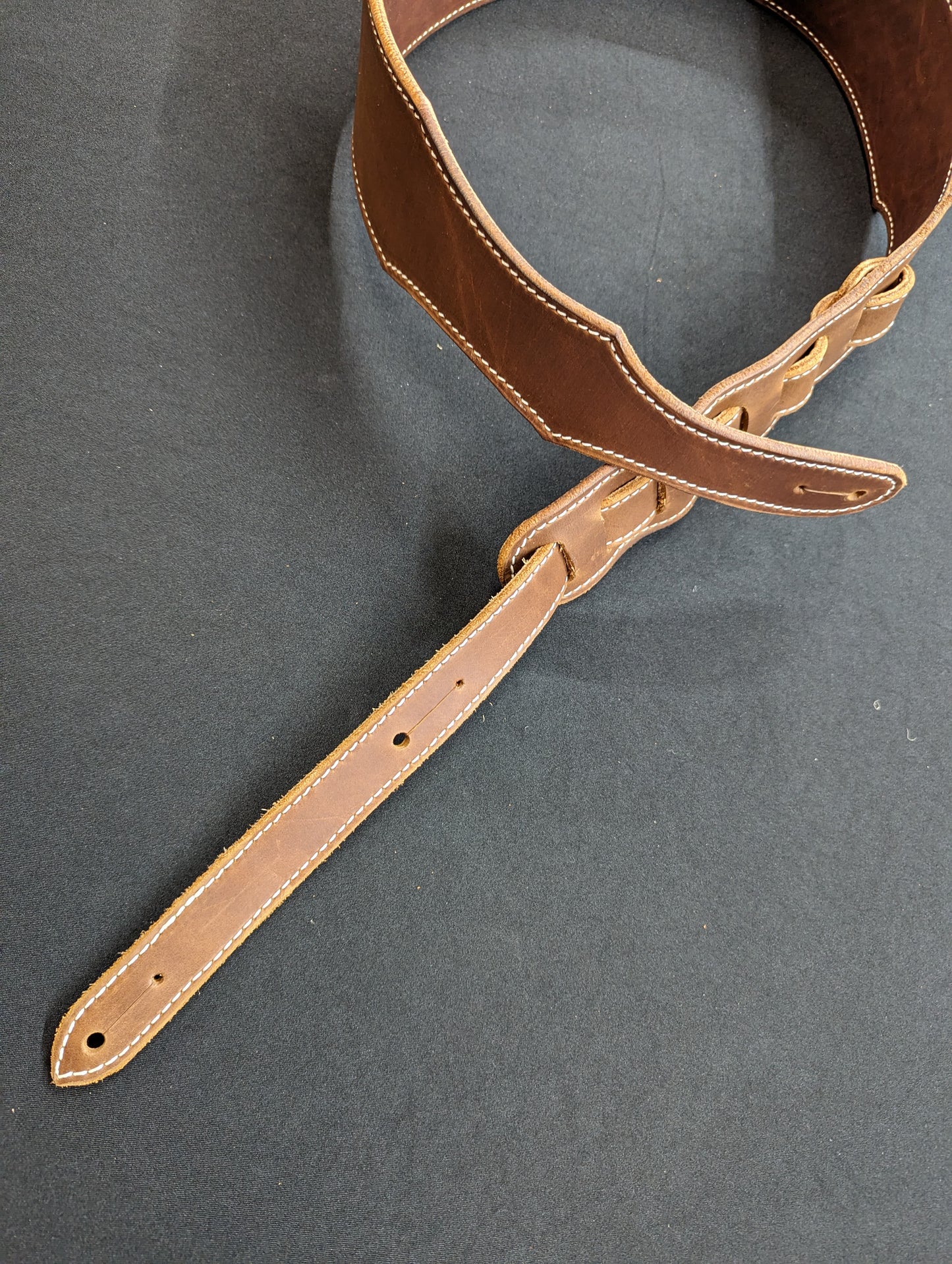 Harness guitar strap