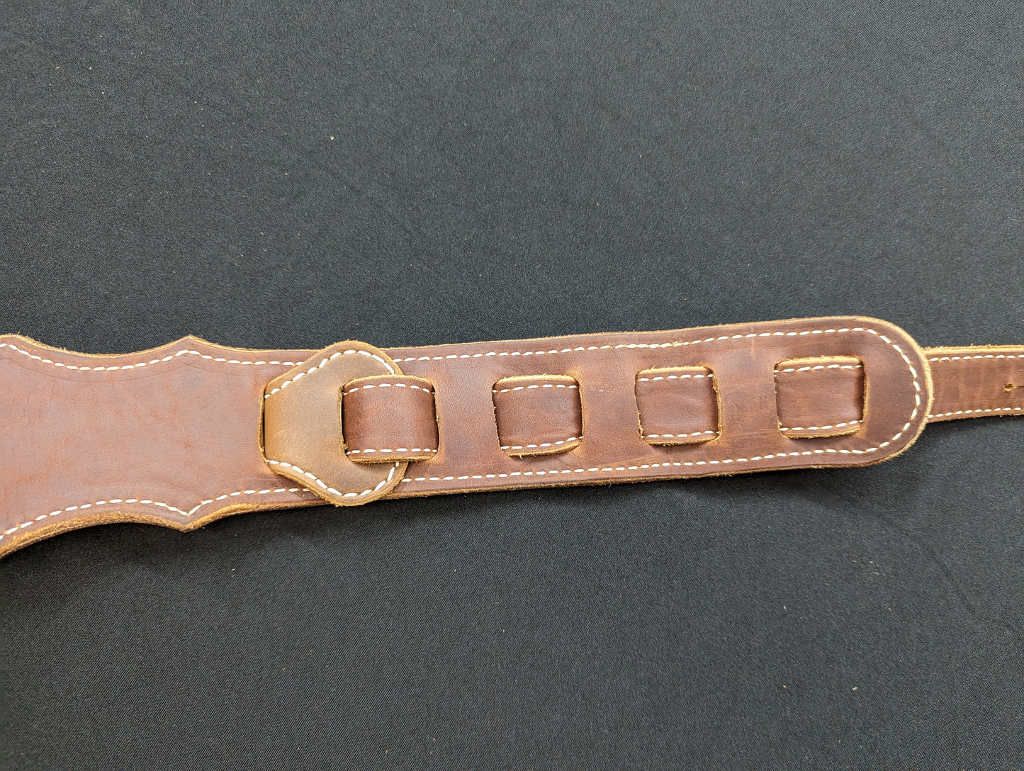 Harness guitar strap